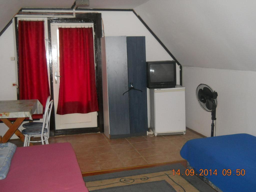 Fenyves Nyaralo Villa Hajdúszoboszló Rum bild